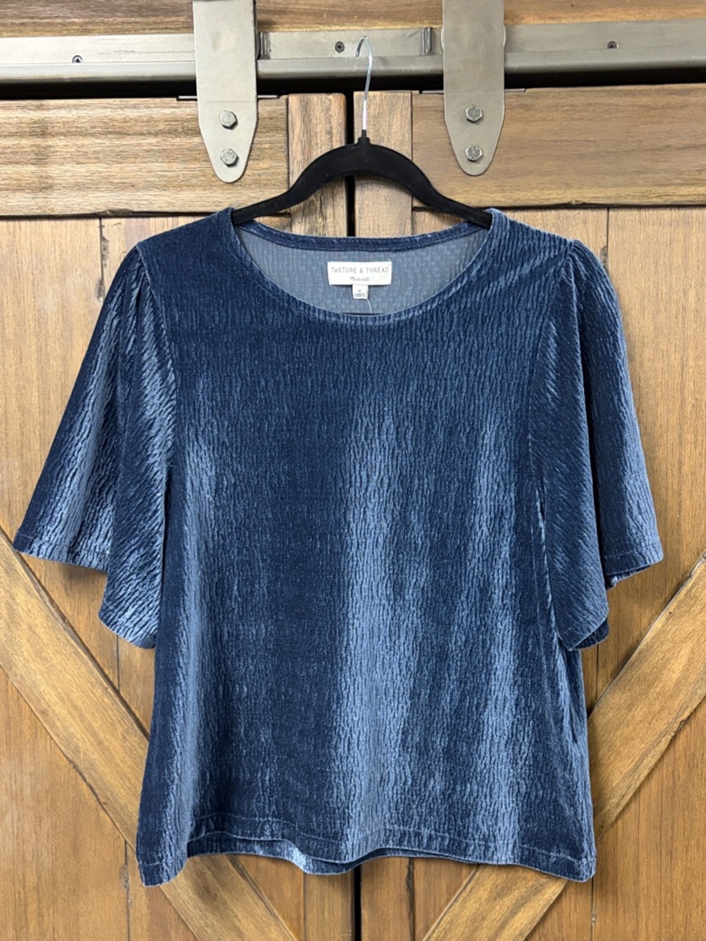 Madewell Texture & Thread Crinkle Velvet Flutter Sleeve Top Size Medium - Picture 4 of 7